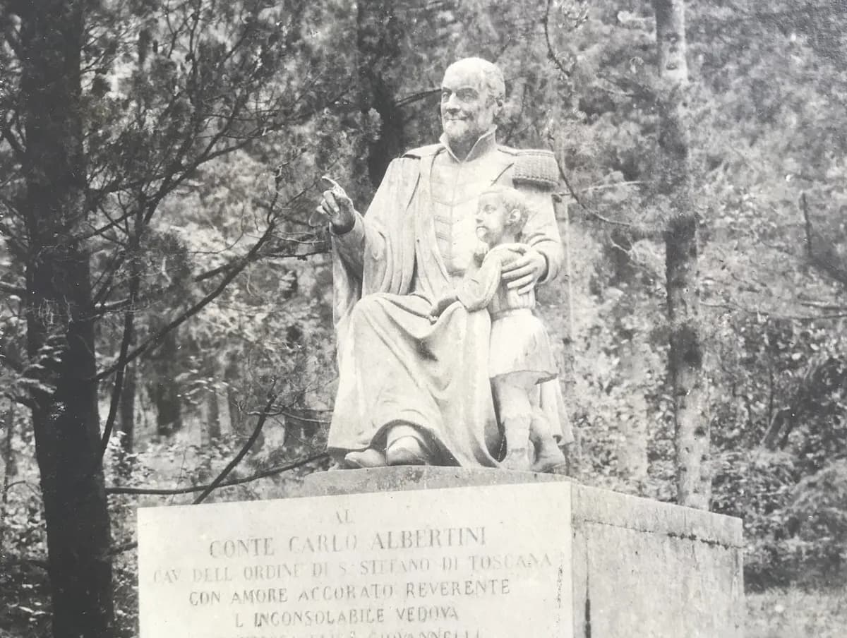 La statua dedicata a Carlo Albertini